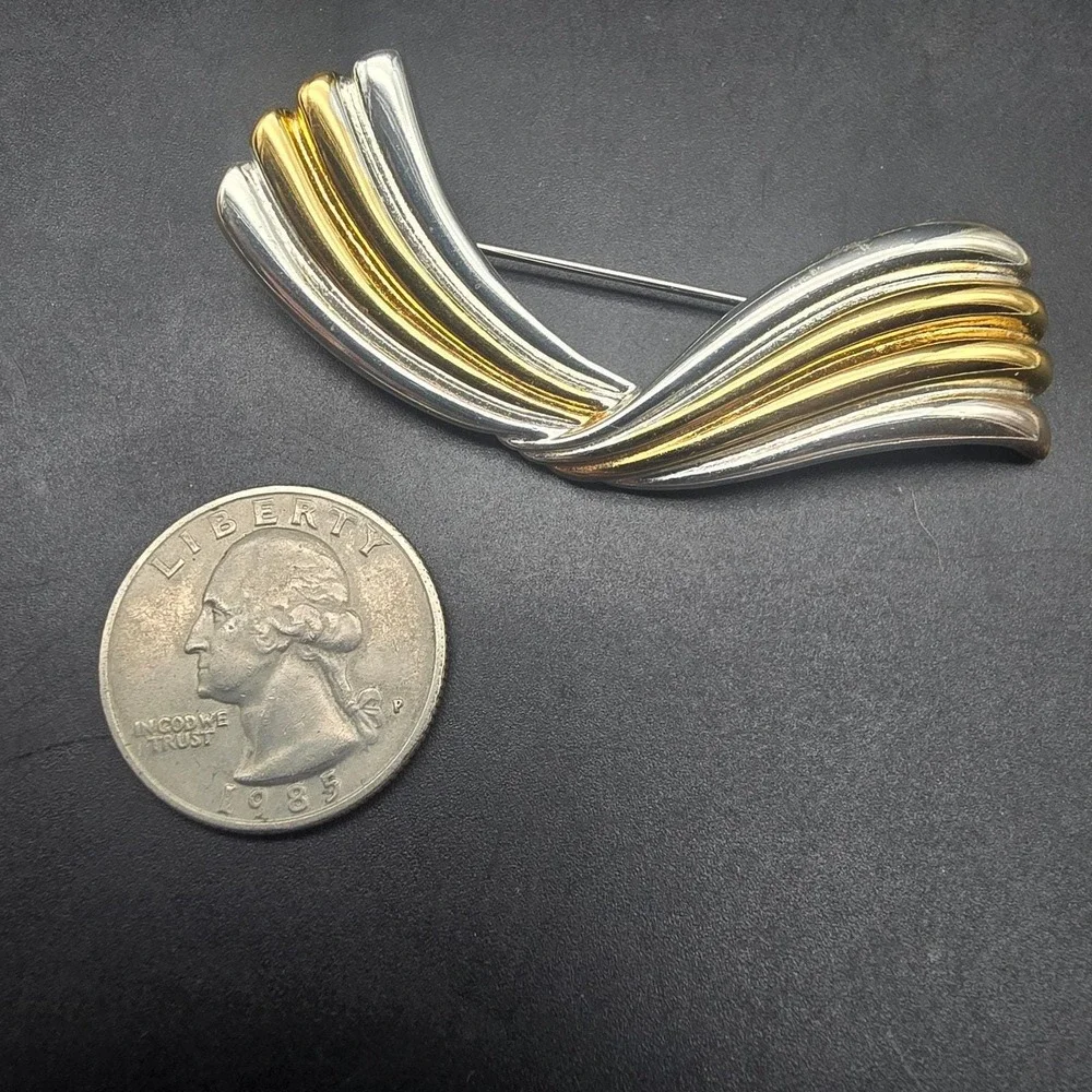 Napier Two Tone Ribbed Winged Brooch Vintage Costume Jewelry